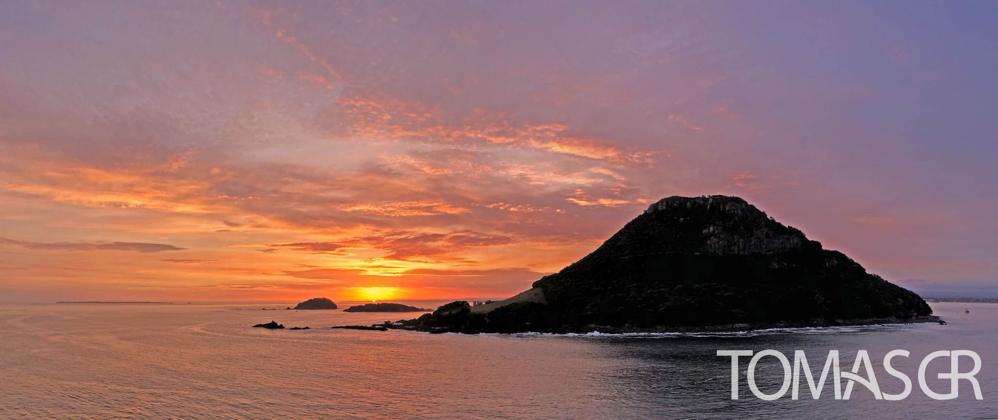 Tomas Gonzalez de Rosenzweig - Sunrise in Tauranga New Zealand